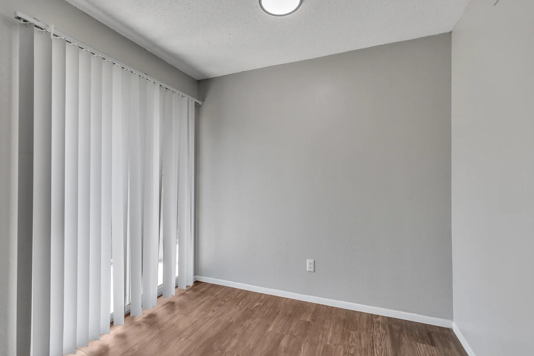 HillCreste at Thousand Oaks - Indoors, Interior Design, Floor