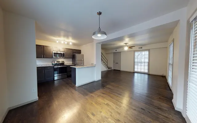 6015 Reiger - Room, Wood, Floor