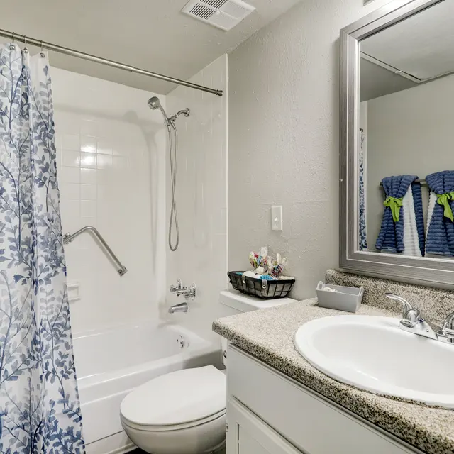 Emerson Pines - Bathoom