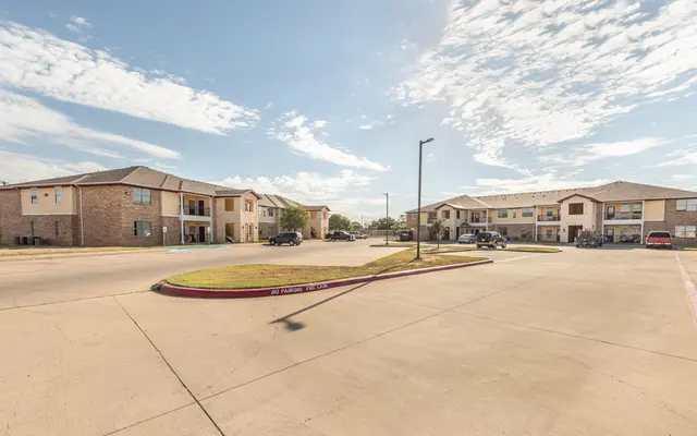 Estrada South II - Suburb, Building, Car
