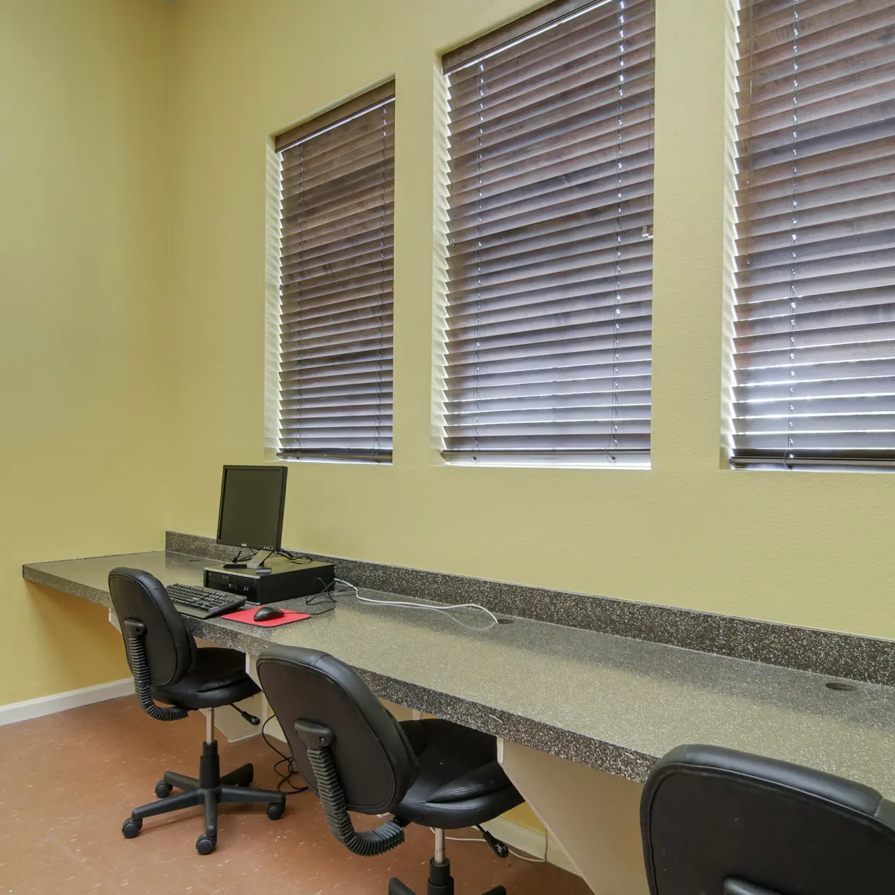 Highland Meadow Village - Business Center