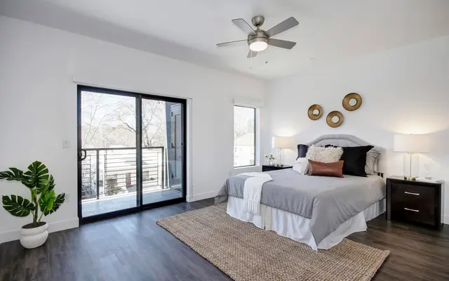 2301 K Street - Home Decor, Corner, Door
