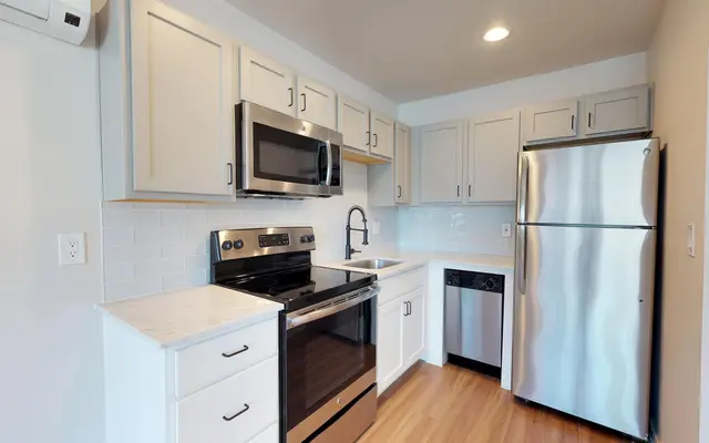 Ross & Matilda - Oven, Room