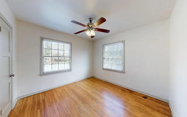 6015 Reiger - Wood, Floor