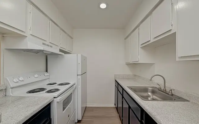 8950 Glencrest - Sink Faucet, Sink, Kitchen