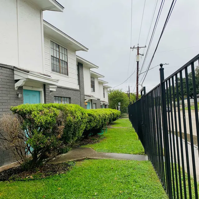 Sunrise Townhomes - Grass