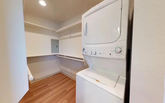 Ross & Matilda - Wood, Floor