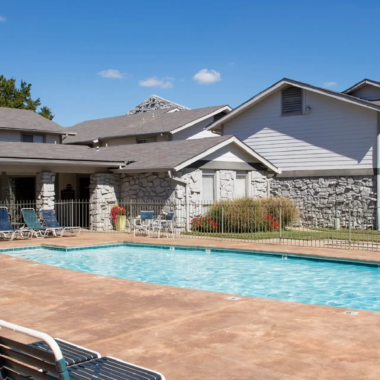 Lakewood Gardens Lakewood Gardens - Water, Pool, Building