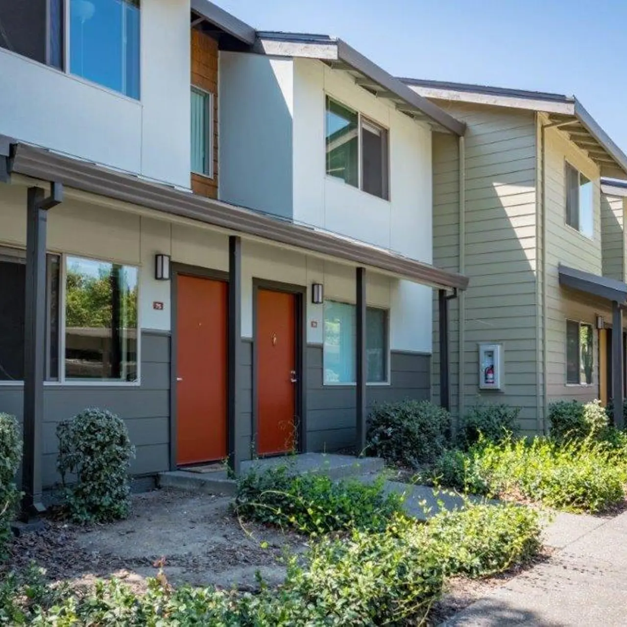 Woodcrest Apartments - Door