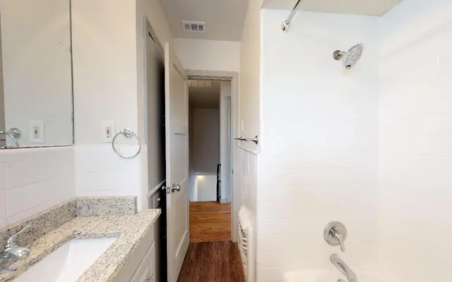 6015 Reiger - Room, Floor