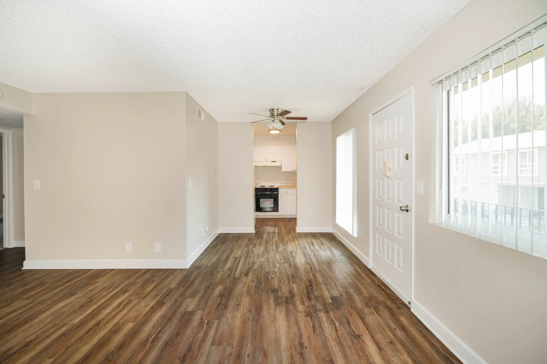 Creekside Oaks - Floor, Flooring, Corner
