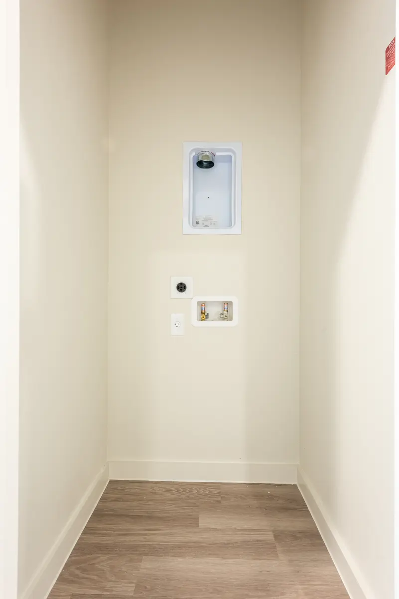 Bridge at Turtle Creek - Floor, Corner