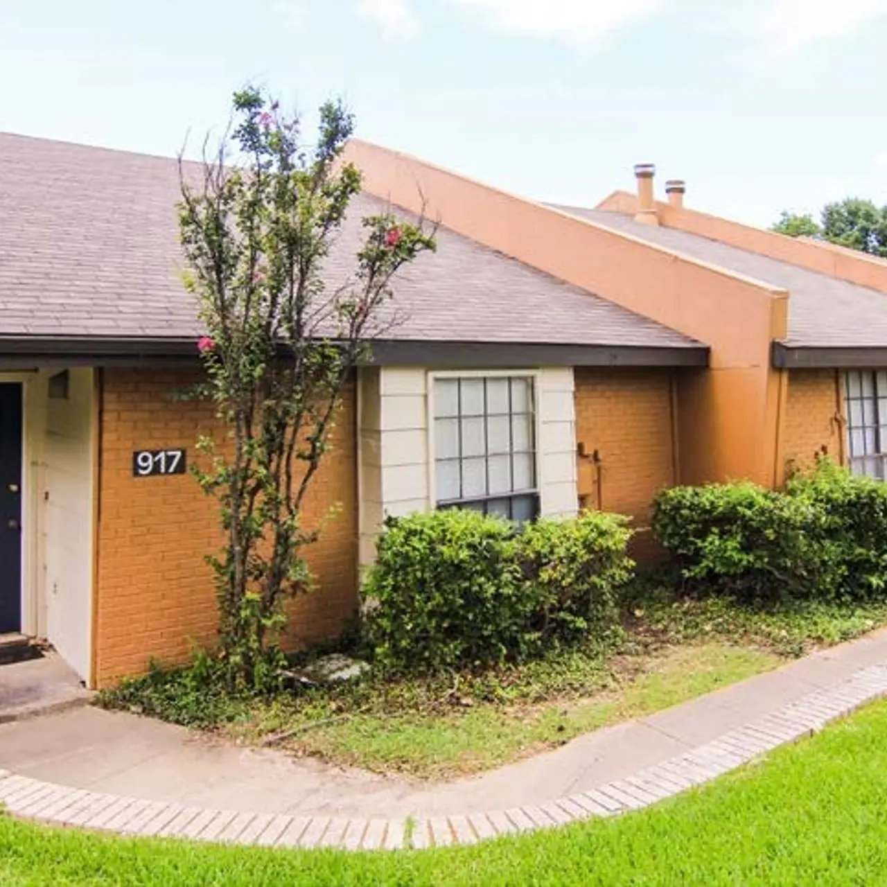 Oaks Branch Apartments - Building, Plant