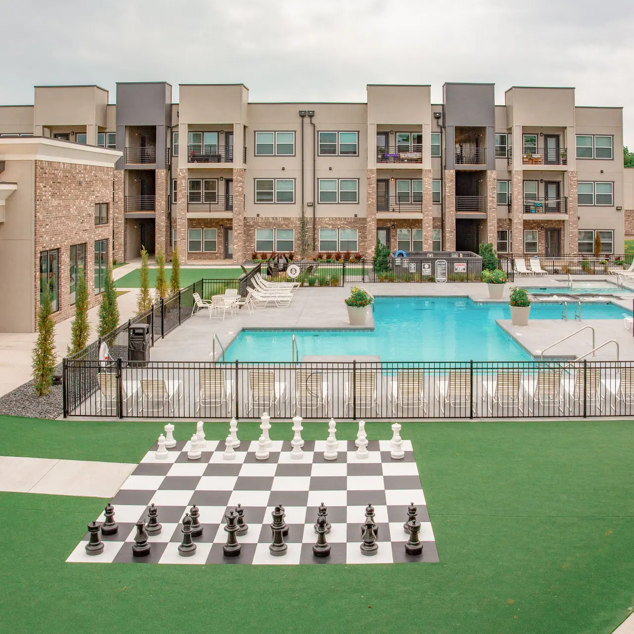 Crown at Seven Oaks Crown at Seven Oaks - City, Chess, Urban