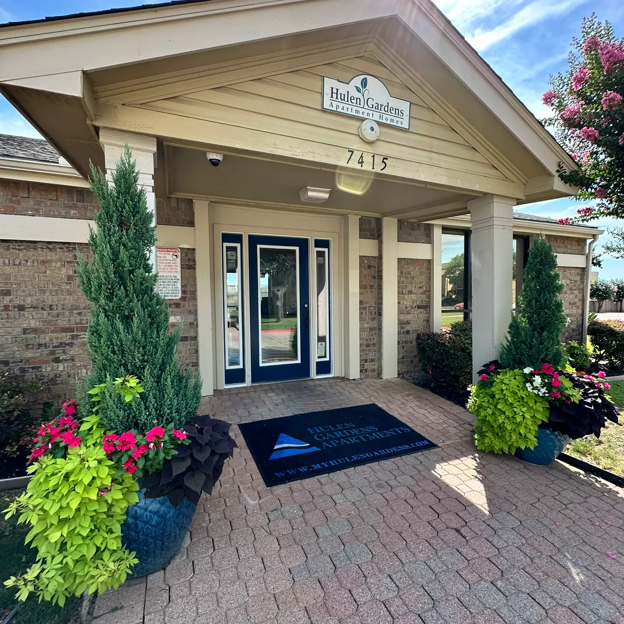 Hulen Gardens Apartments Hulen Gardens Apartments - House, Housing, Portico