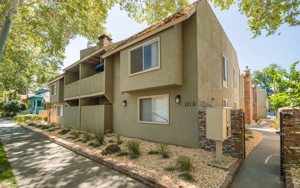 2712 E Street - City, Housing, Mailbox