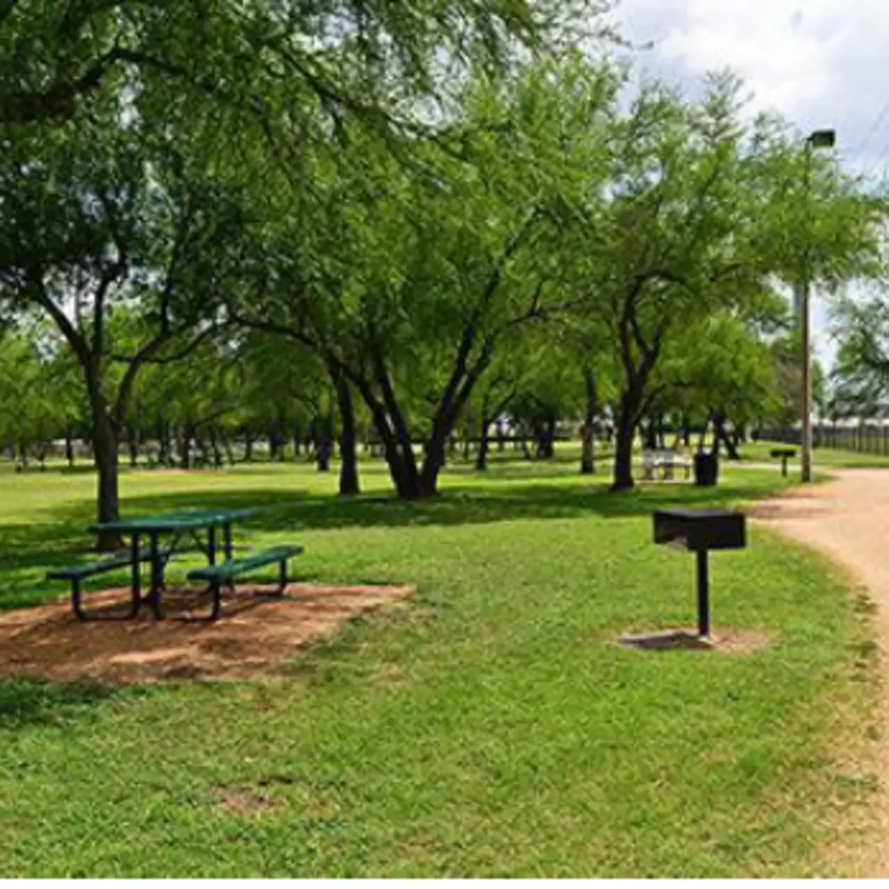 Park on Elridge Apartments - Courtyard, Grill, Lawn, Park