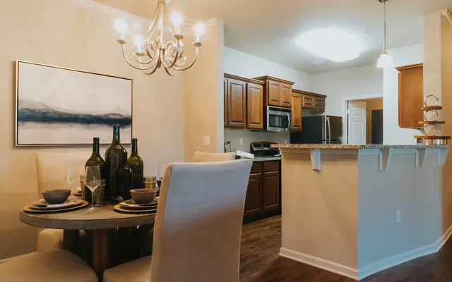 Cameron Isles - Room, Flooring