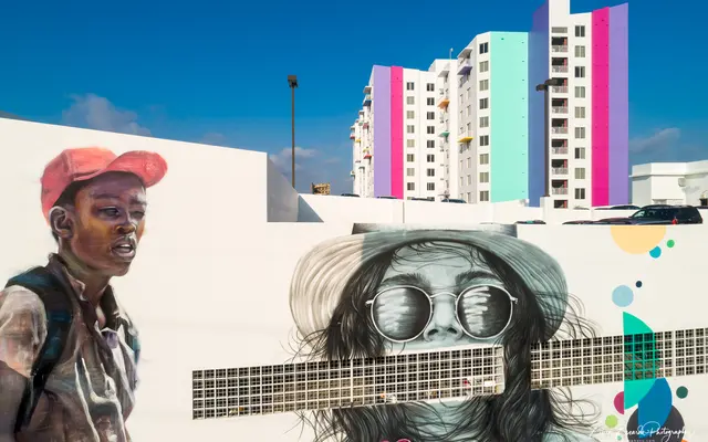 Los Sueños Apartments Los Sueños Apartments - Building and Grafitti