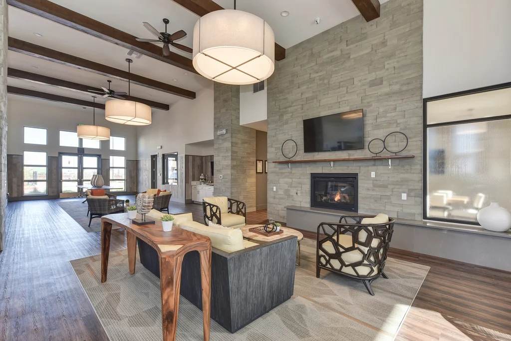 Gateway Crossing Gateway Crossing - Building