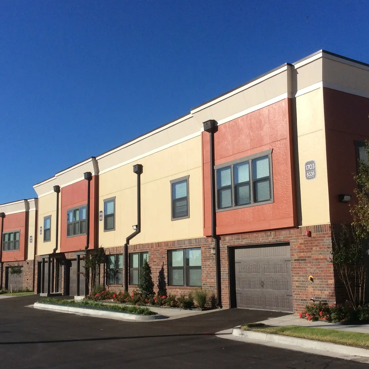 Crown Win River Crown Win River - Neighborhood, Urban, Building