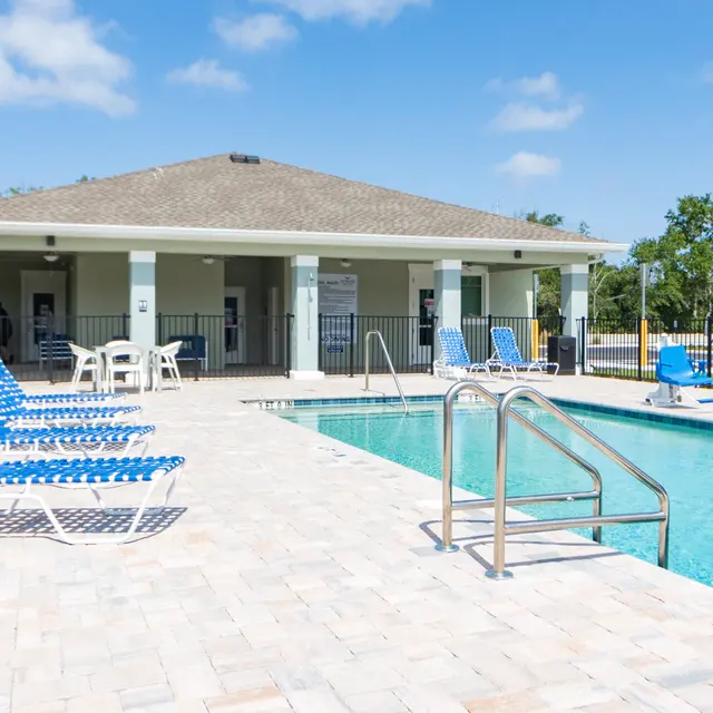 Tanager Square Apartments - Hotel, Resort, Villa