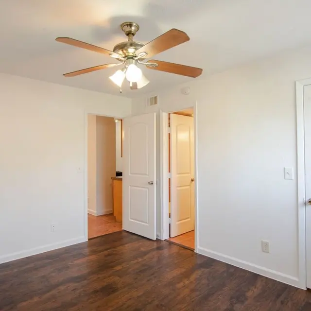 Chalet Apartments Chalet Apartments - Corner, Ceiling Fan, Device