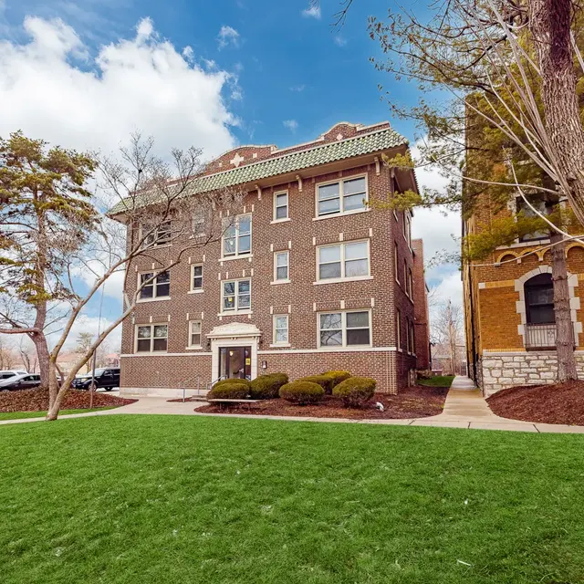 St. Luke's Plaza - City, Apartment Building, Building
