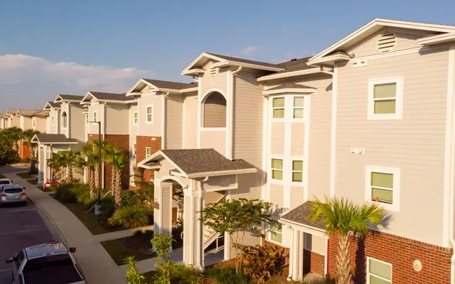 Pinnacle at Hammock Square Apts - Suburb, Neighborhood, Housing