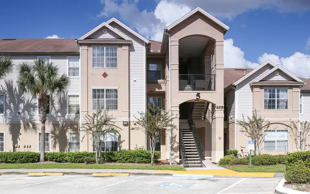 Lake Pointe Apartments - Building Lake Pointe Apartments - Building