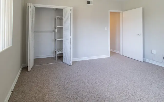 Lake Ivanhoe Shores Apartments Lake Ivanhoe Shores Apartments - Flooring