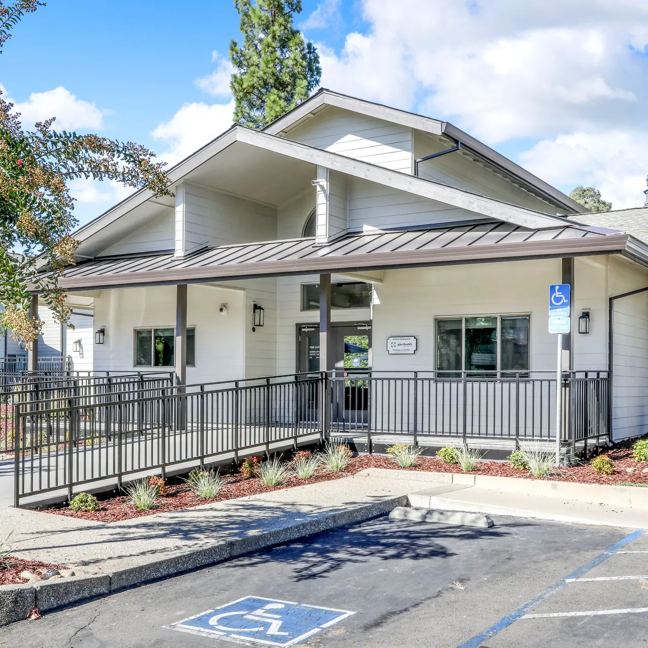 The Cottages - Neighborhood, Lamp, City