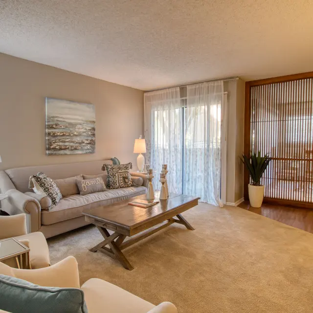 4000 Horizon Hill 4000 Horizon Hill - Room, Wood, Couch