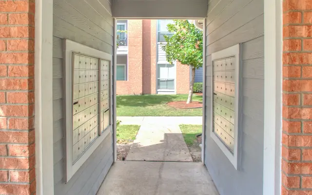 Plaza de Magnolia - Brick