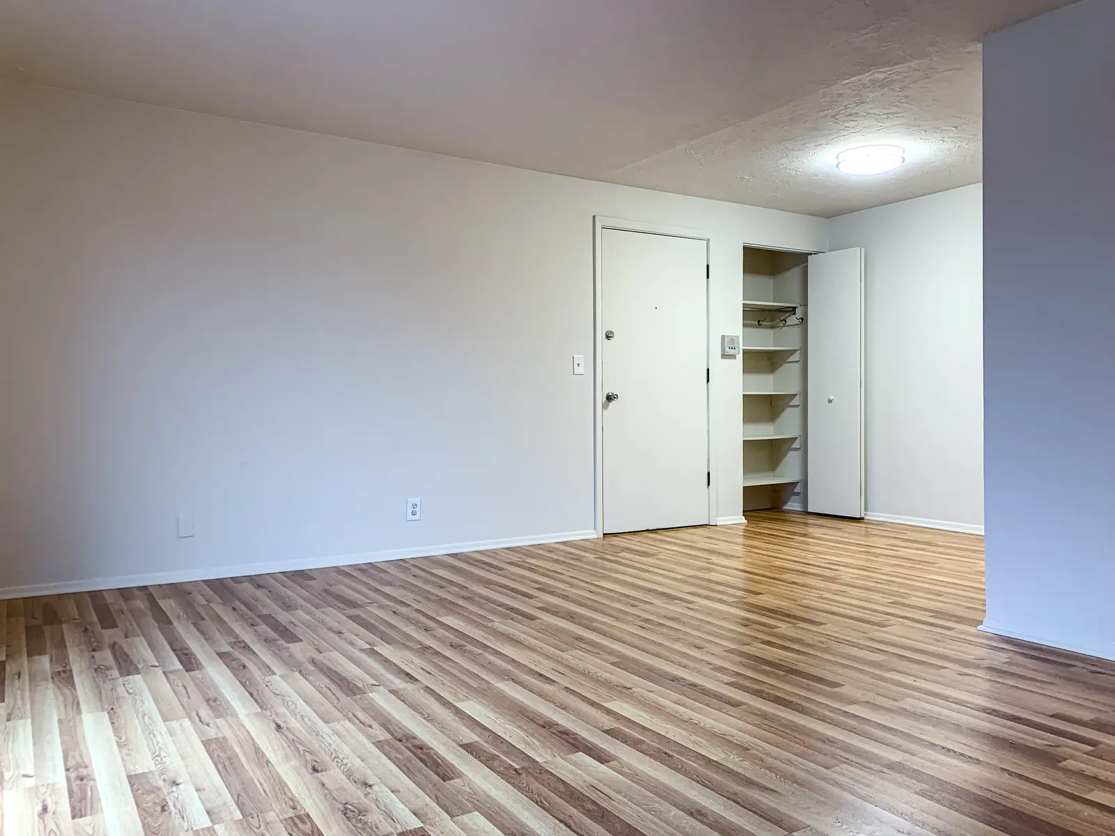 Pentamen Arms - Indoors, Interior Design, Floor