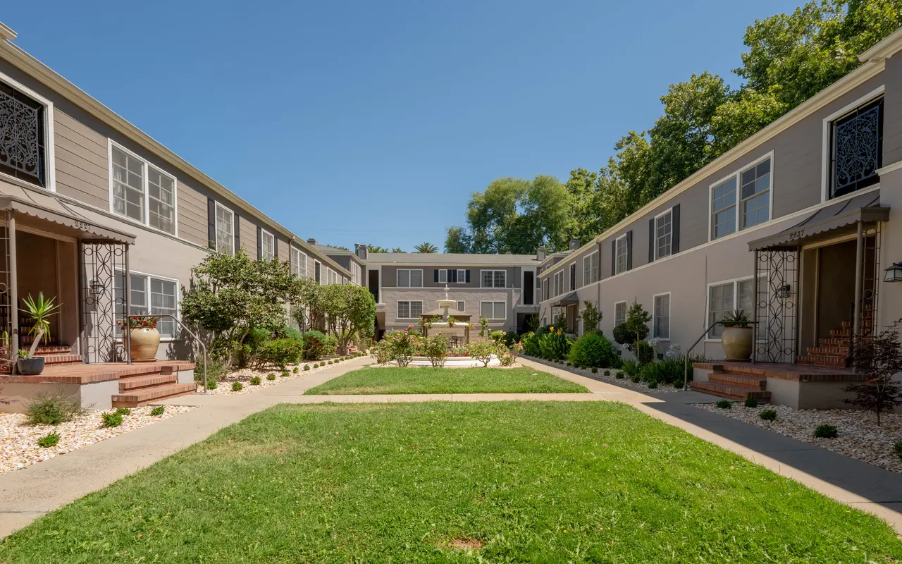 Fountain Gardens - Neighborhood, Grass, Plant
