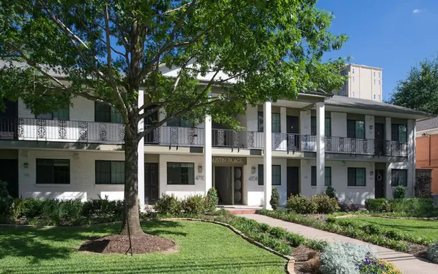 Austin's Place Apartments Austin's Place Apartments - Yard, Grass