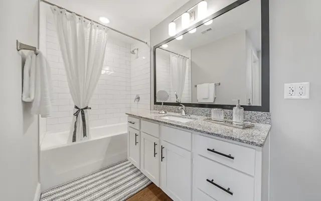 Orchard Grove Orchard Grove - Bathtub