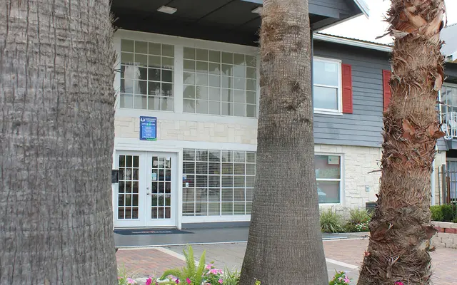 Northwest Corners - Leasing office