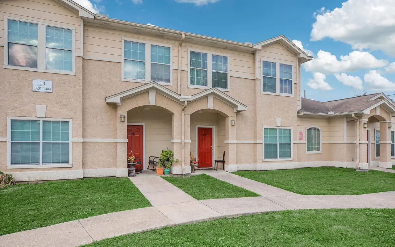 Oak Harbor - Grass, Plant, Condo