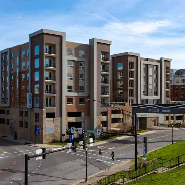 Aqua on the Levee - City, Urban, Road