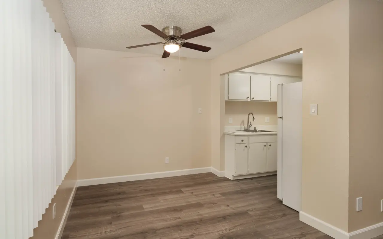 Lone Oaks - Corner, Indoors, Interior Design