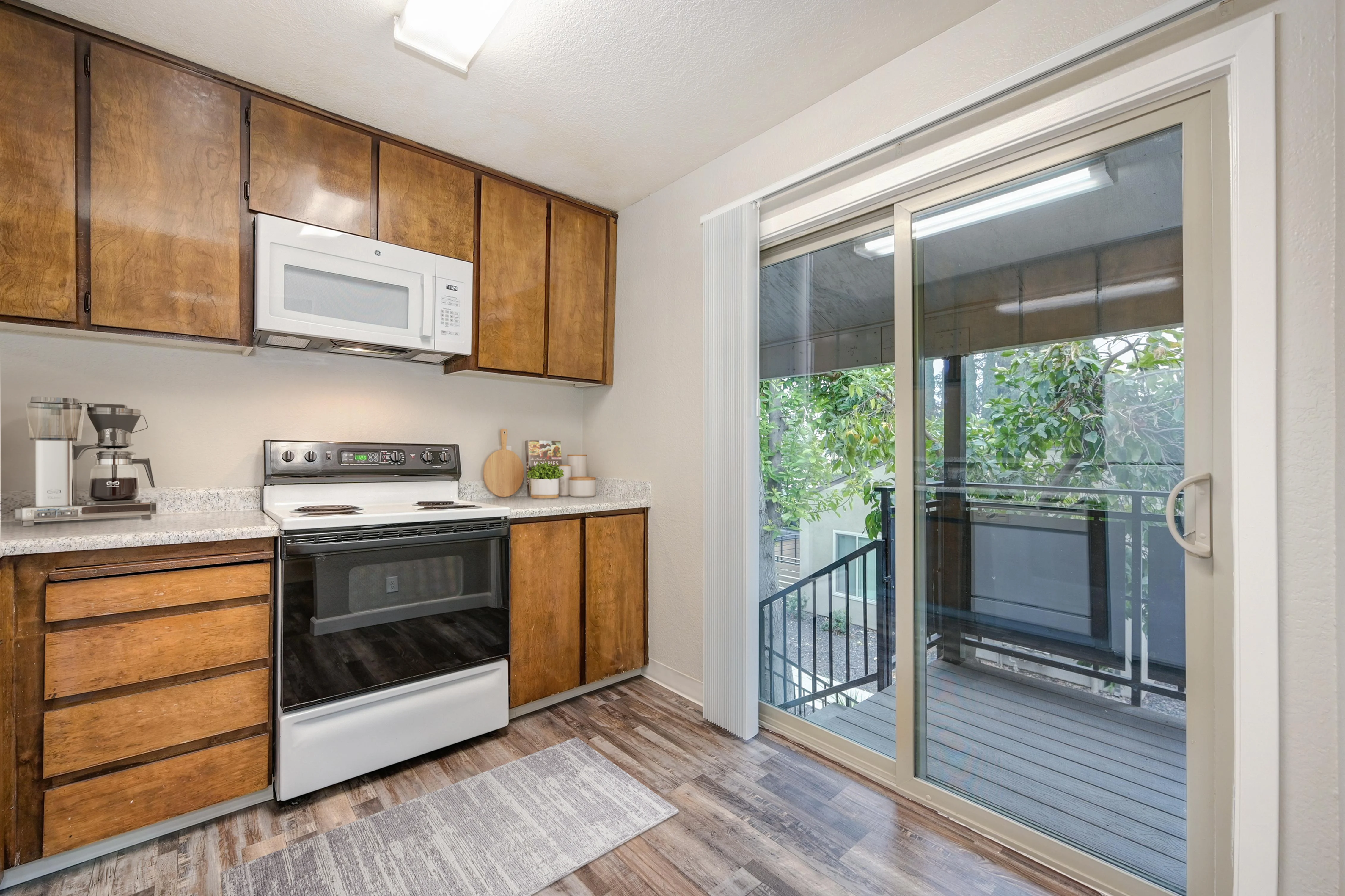 Venetian Bridges Apartments - Interior Design, Indoors, Microwave