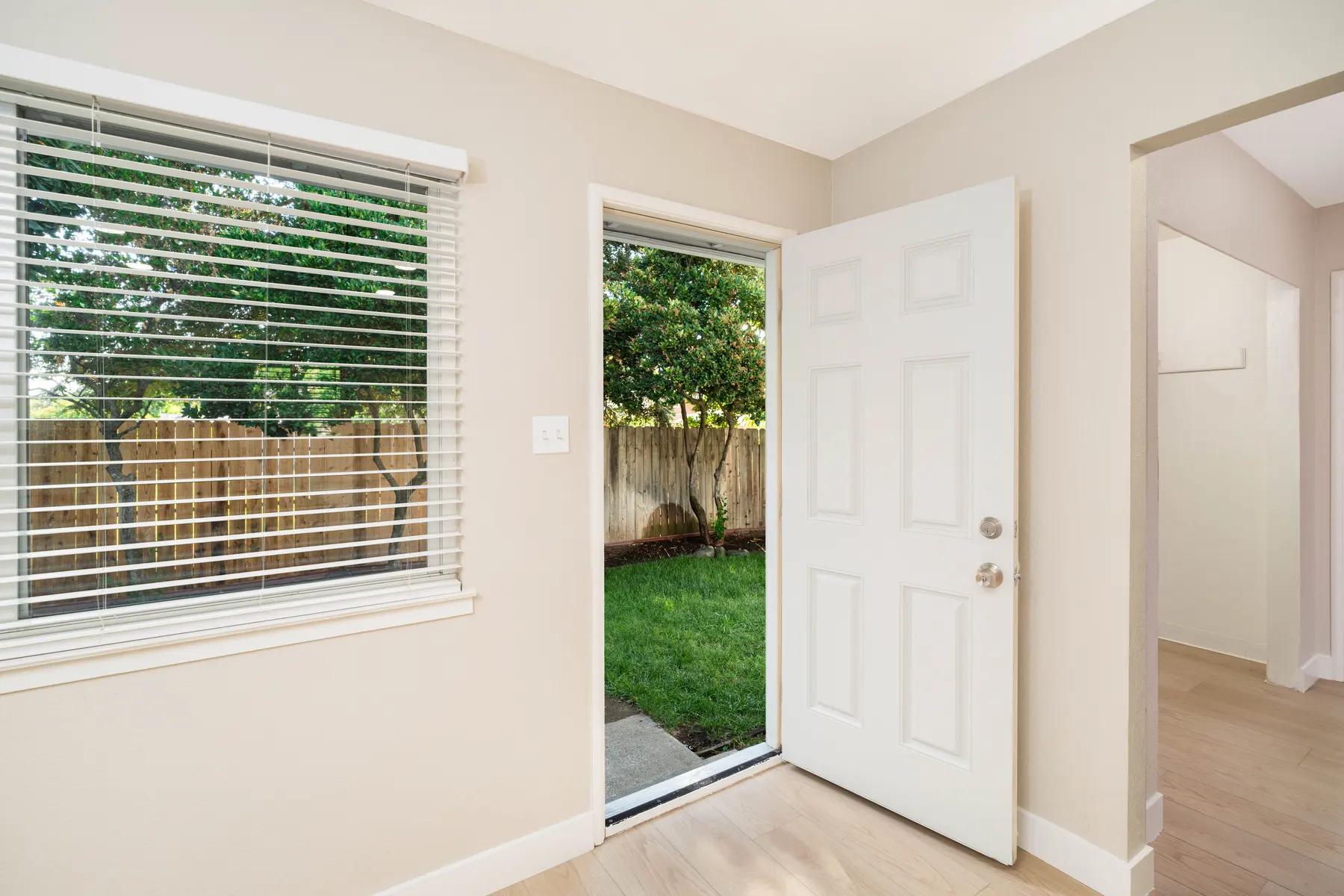 El Camino Duplexes - Indoors, Interior Design, Corner