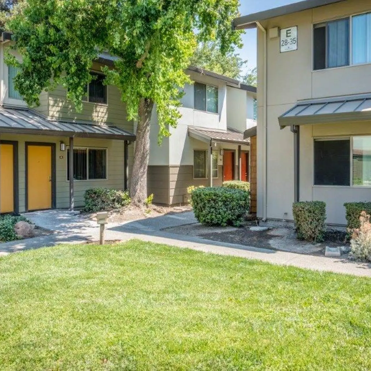 Woodcrest Apartments - Lawn, Grass