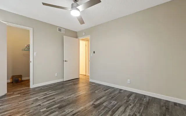 Oak Glen - Corner, Indoors, Interior Design