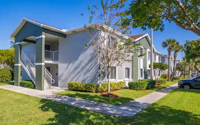 Old Cutler Village Apartments - Neighborhood, Suburb, Grass