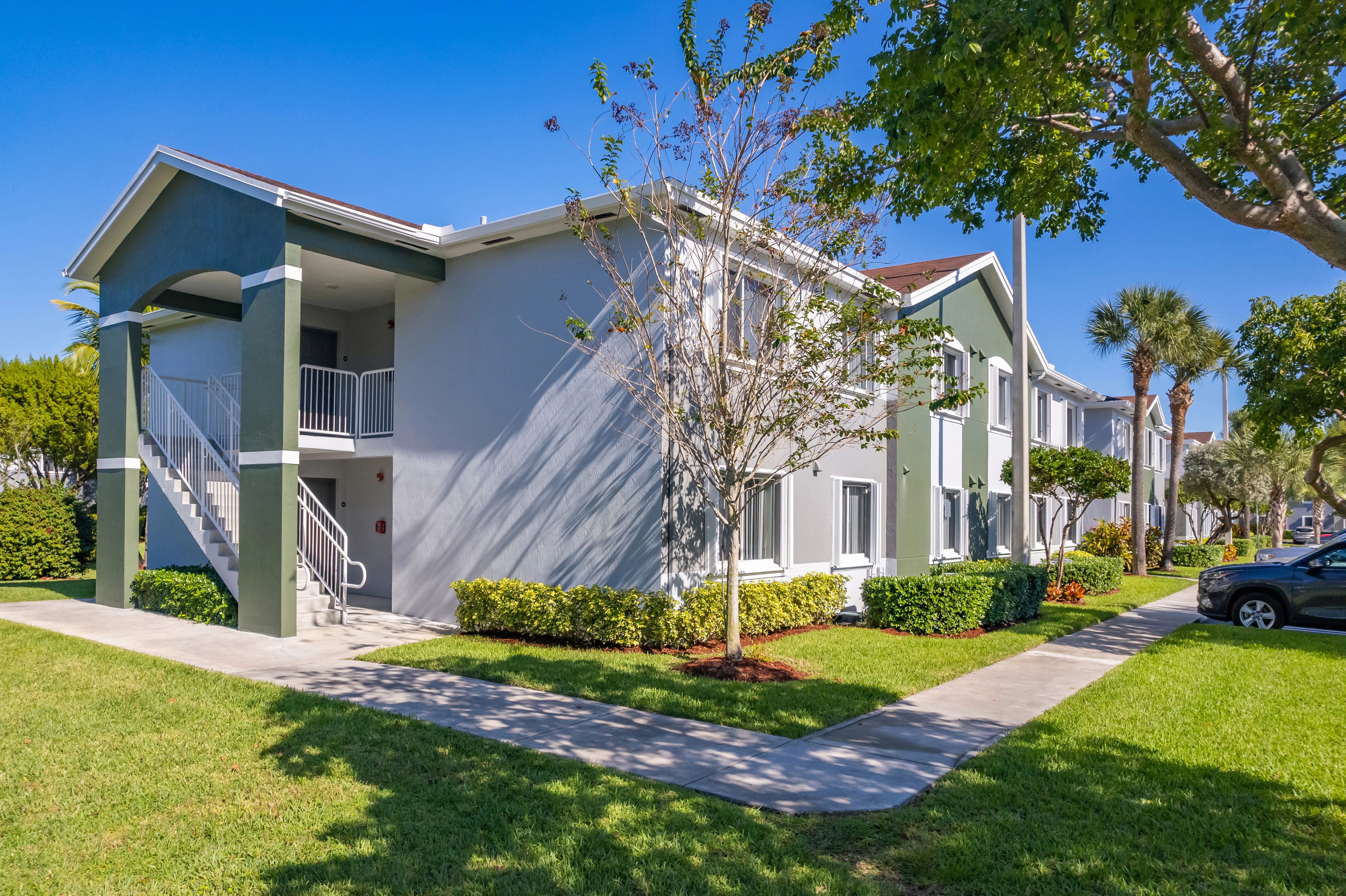 Old Cutler Village Apartments - Neighborhood, Suburb, Grass