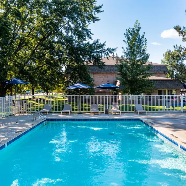 Windsor Woods Apartments - Pool, Hotel