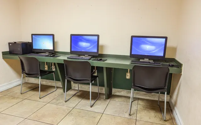 Pinnacle Square Apartments - Furniture